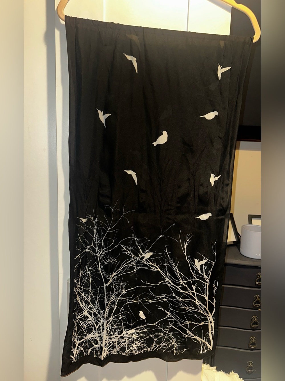 Cocoon House 100% Silk Wrap/Scarf - Picture 4 of 6